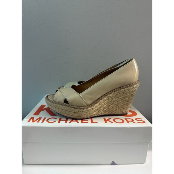 MICHAEL MICHAEL KORS $185 NUDE PATENT LEATHER WEDGE PEEPTOE HEELS SZ 7M - Picture 1 of 12